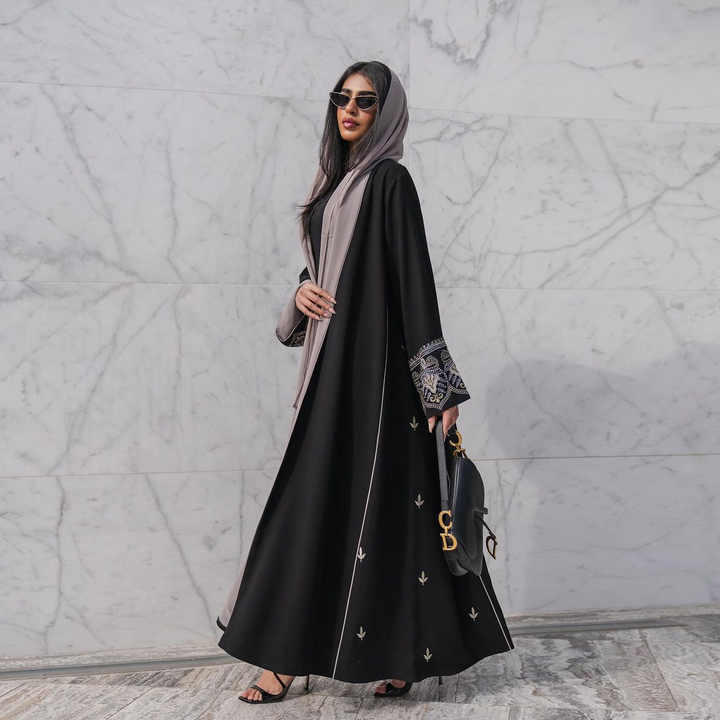 عبايات سودا نسائيه انيقه