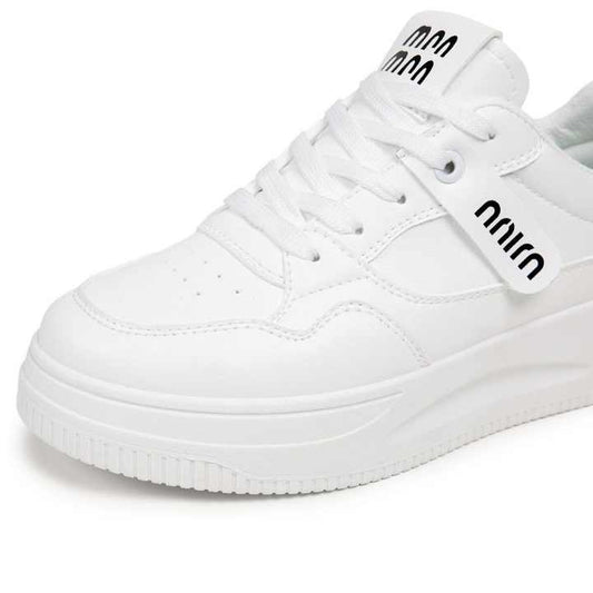 حذاء رياضي  نسائي أبيض