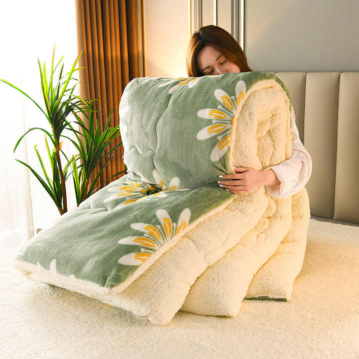 لحاف صوف الضأن السميك الدافئ ، لحاف من . Thick warm lambswool quilt, soft chemical fiber quilt,