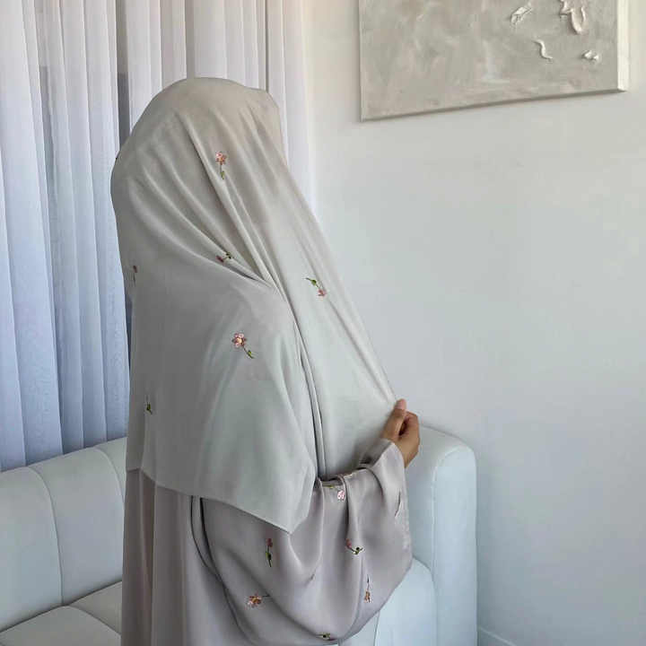 عباية  ملونة نسائية محتشمة