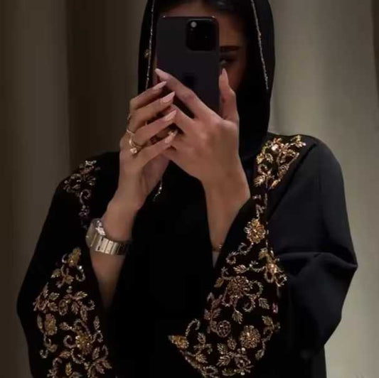 عباية سودا  النساء الفاخرة