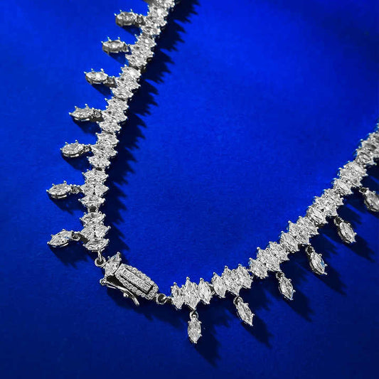 قلادات من الفضة الإسترلينية