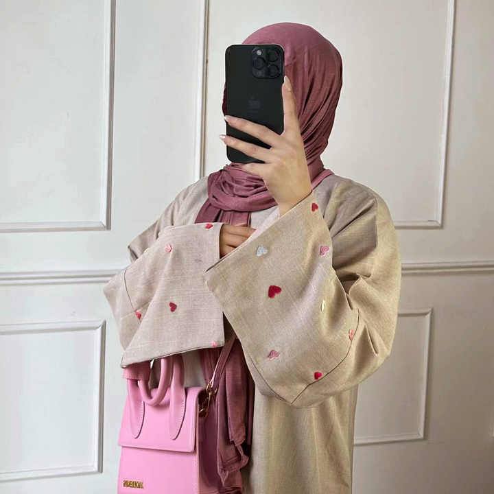 عباية مزينة ملونة