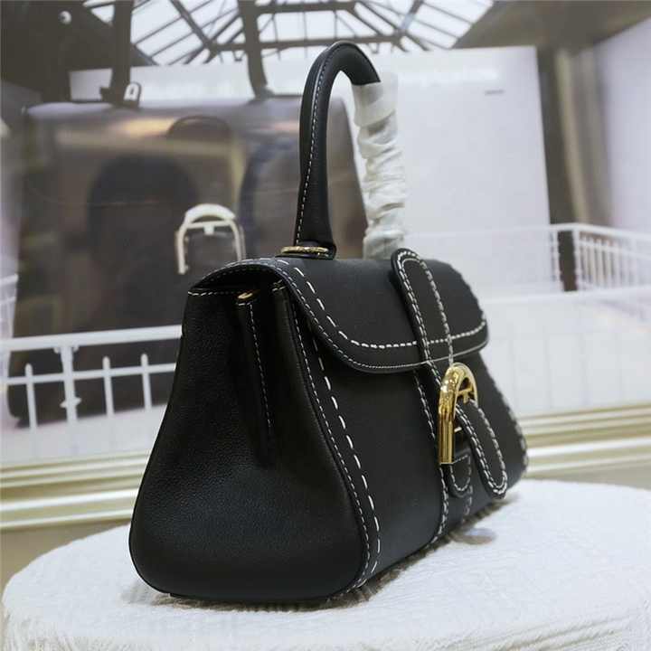 Modern and luxurious women's bags 
