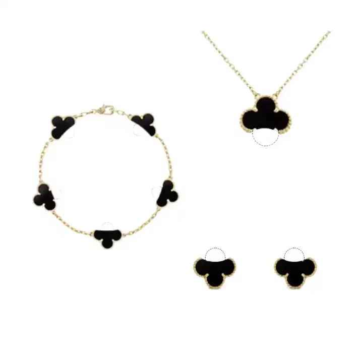 Clover necklace