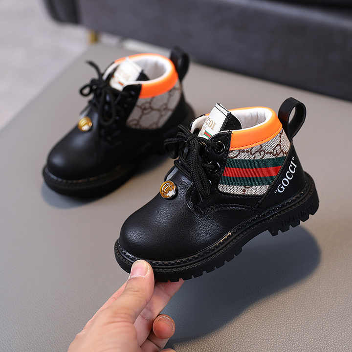 Children's shoes 