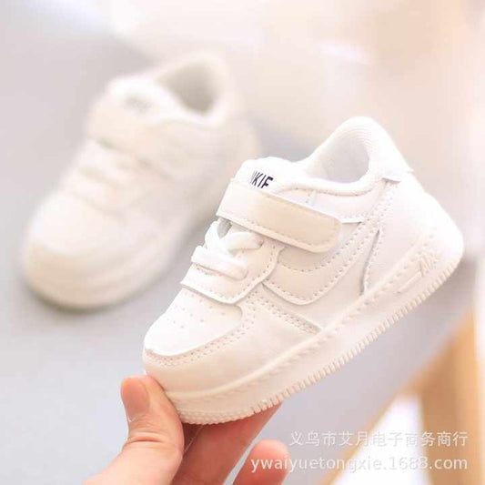 أحذية أطفال أنيقة جديدة بتخفيضات كبيرة على . New stylish children's shoes at great discounts on