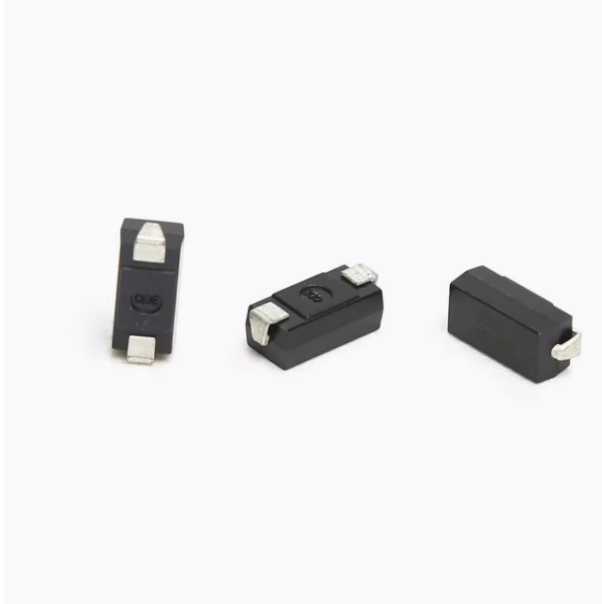 مقاوم للجرح المربع المثبت على السطح . Surface-mounted square wound resistor