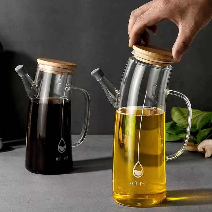 New Design 1L Handmade Sealed Leakproof Heat Resistant High Borosilicate Clear Thick Glass Oil Pot with Handle and Bamboo Lid 