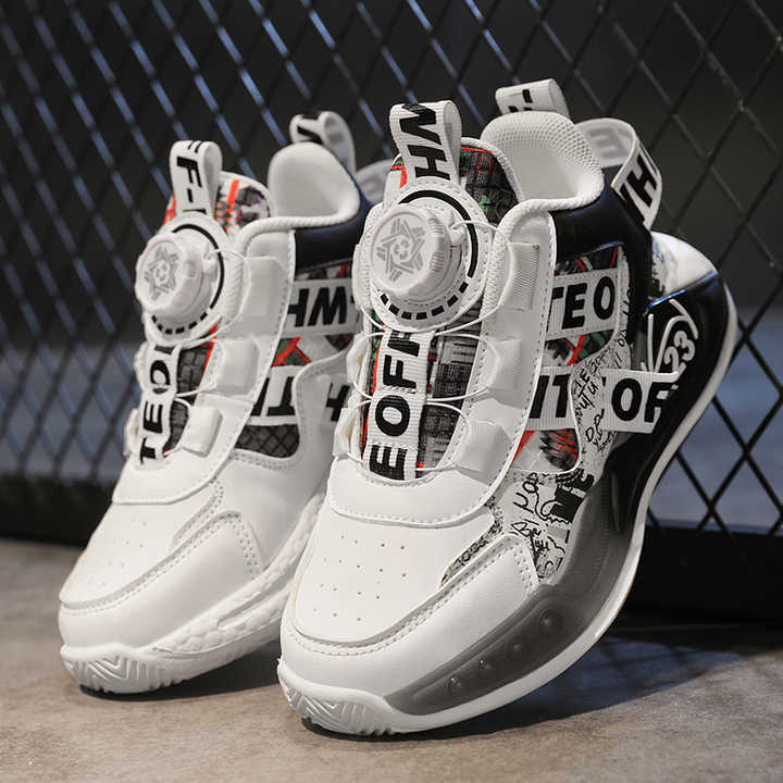 New fashion kids sneakers . موضة جديدة أحذية رياضية للأطفال