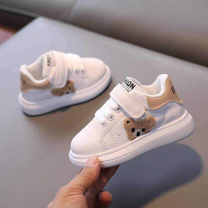 أحذية رياضية جديدة عالية الجودة  . New high quality sneakers