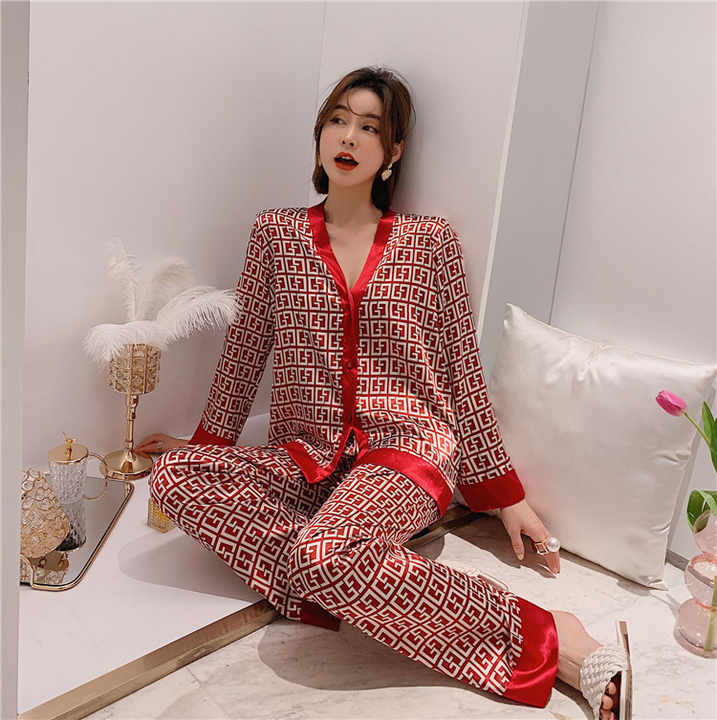 Women's sleepwear 