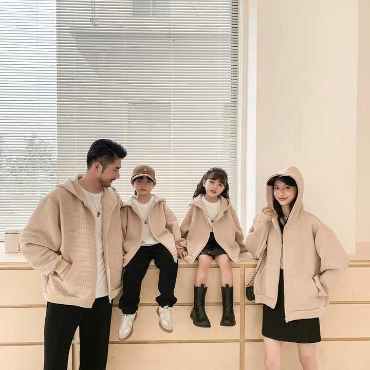 ملابس الأسرة مطابقة وتتسابق  Clothes Family Matching