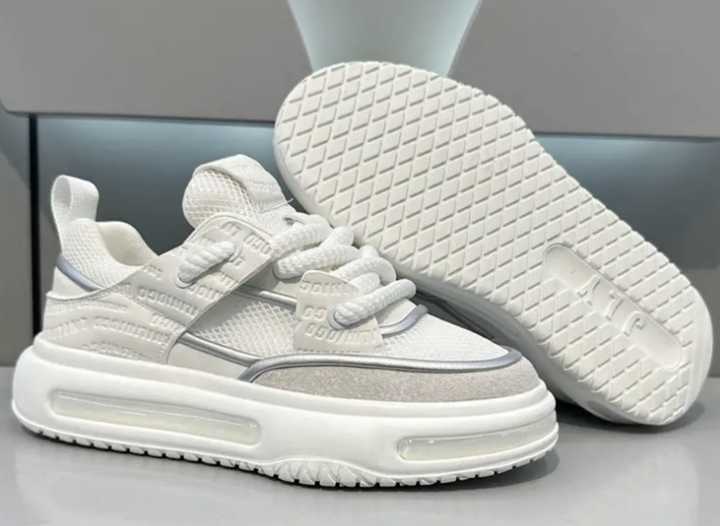 Comfortable men's summer shoes 