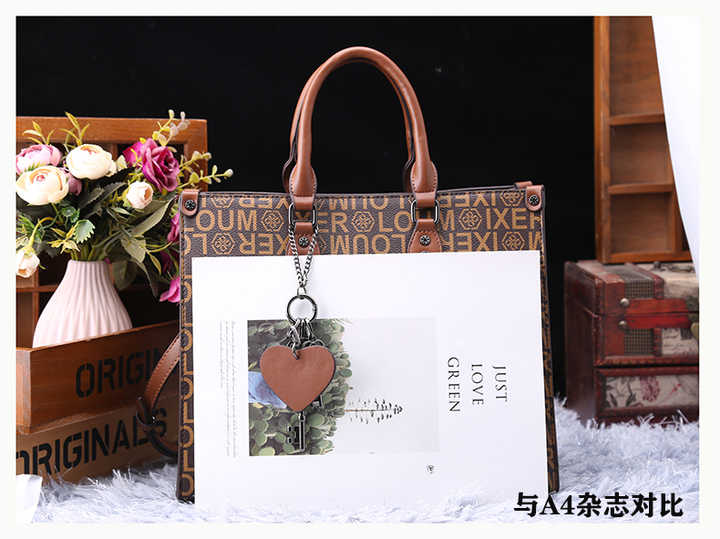 Stylish Large Capacity Leather Plastic Zipper Handbag 