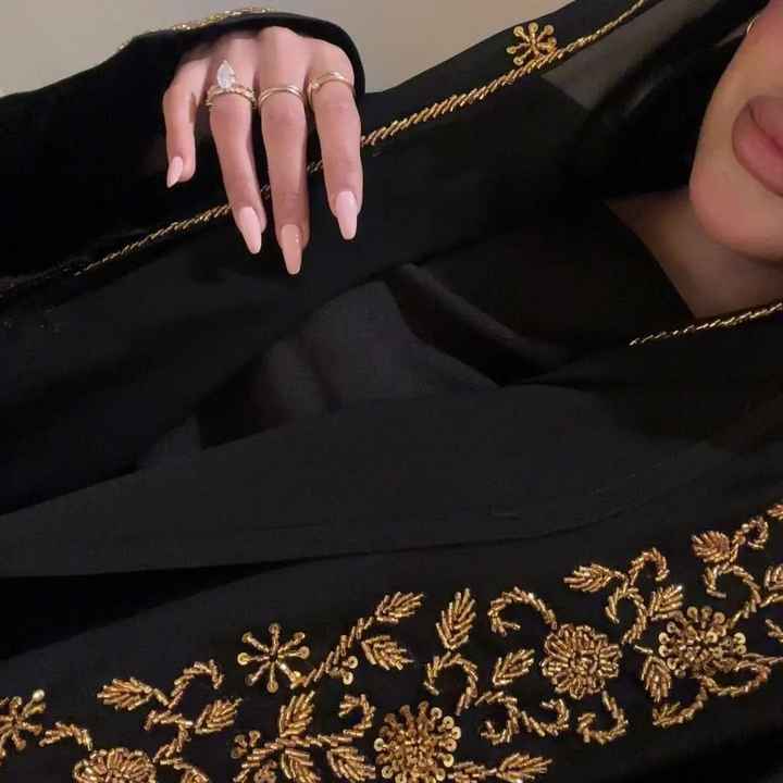 عباية سودا ذهبية
