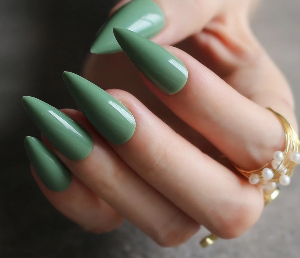 False Nails 