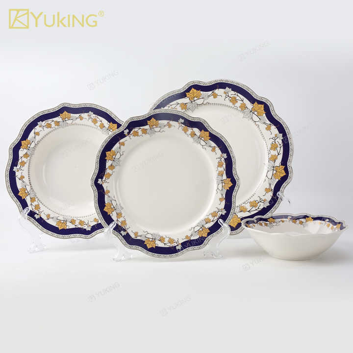 cups and saucers . الكؤوس والصحون