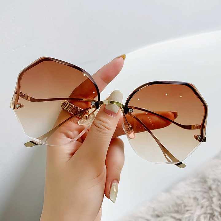 نظارات شمسية نسائية  Women's sunglasses