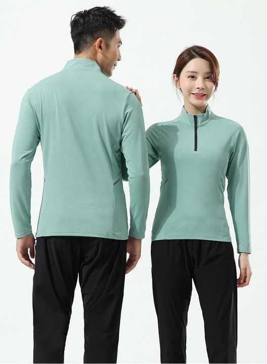 Long-sleeved sports t-shirt with zipper 