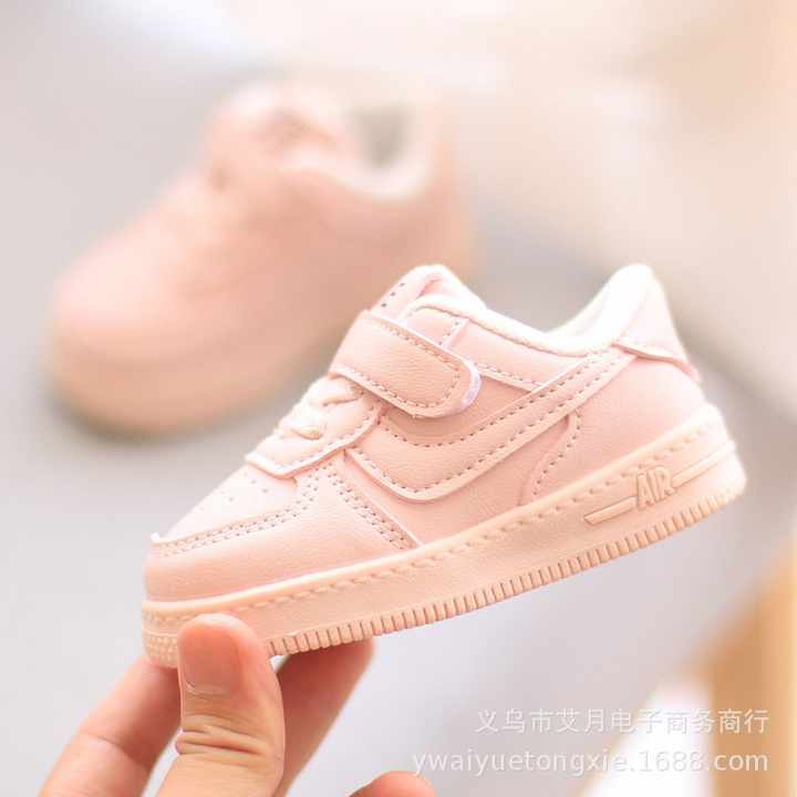 أحذية أطفال أنيقة جديدة بتخفيضات كبيرة على . New stylish children's shoes at great discounts on