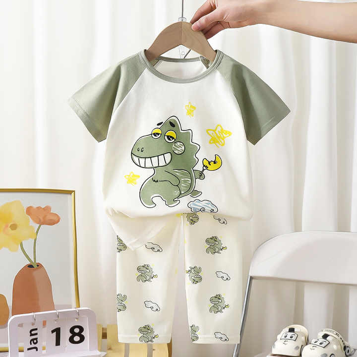 Summer children's short-sleeved suit with design. 