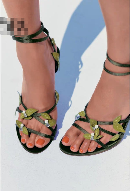 كعب نسائي عالي