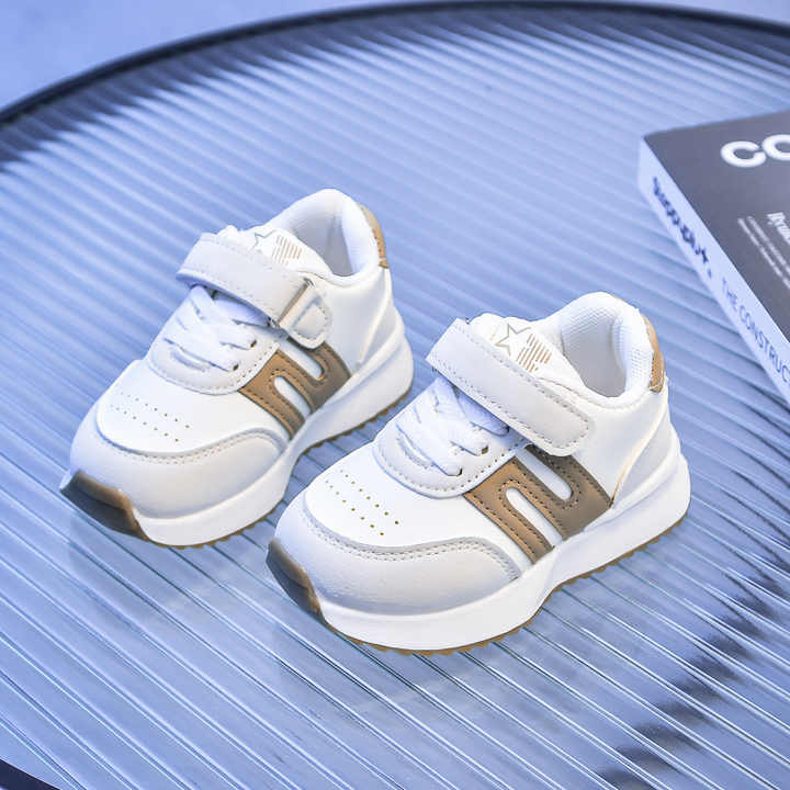 Children's sports shoes 
