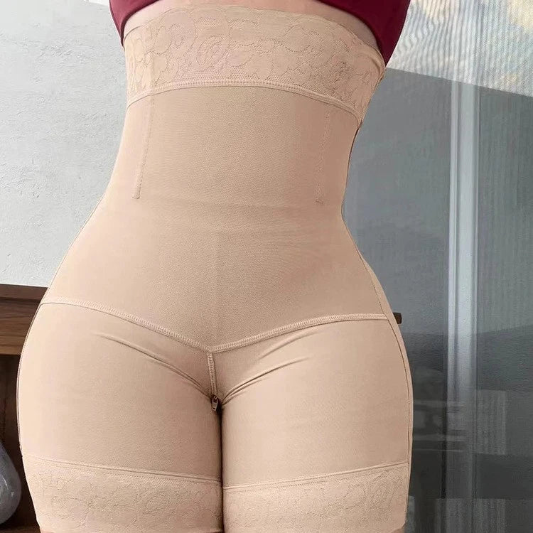 ملابس نسائية داخلية