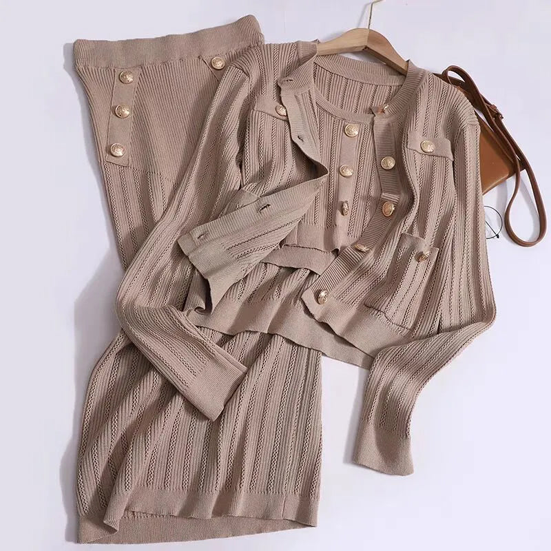 ملابس نساء بدلات