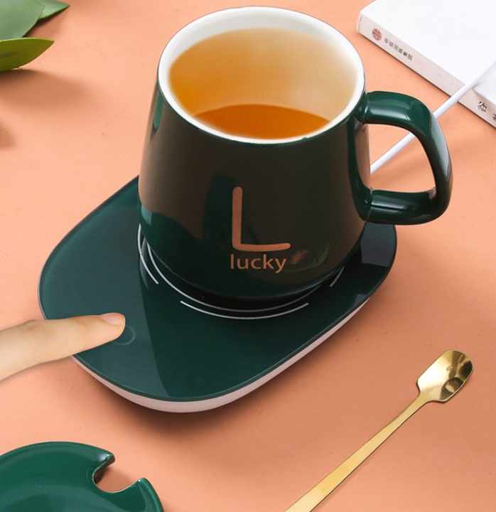 Practical small gifts for creative advertising. Company gives customers a gift of a mug for business partners. 