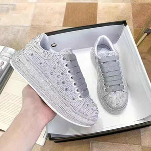 Women's sports shoes 