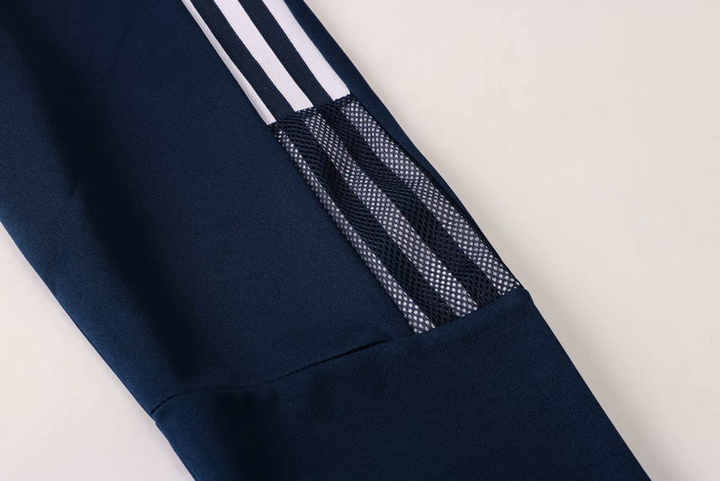 Long-sleeved jackets, shirts