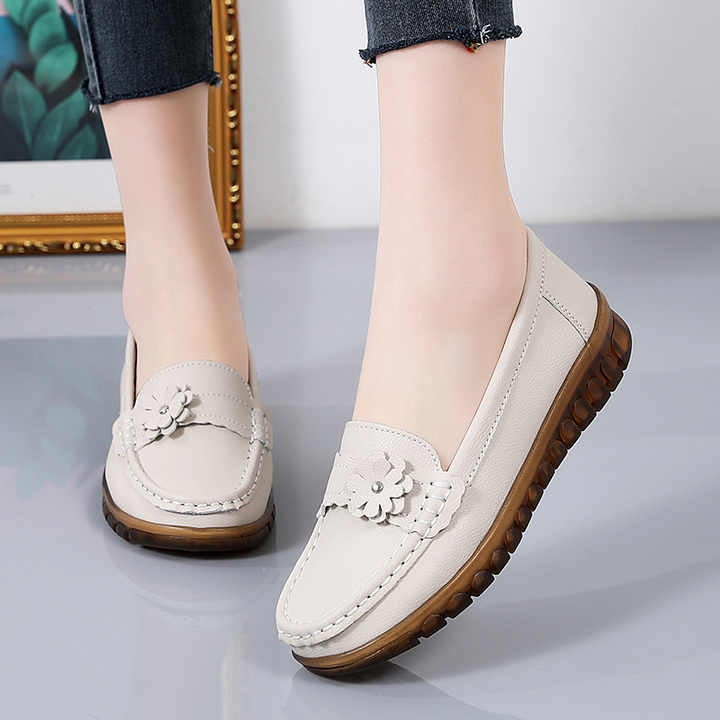 Comfortable women's casual shoes 