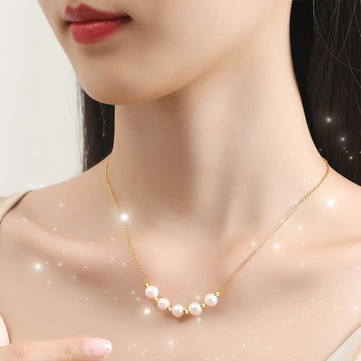 Freshwater pearl necklace 