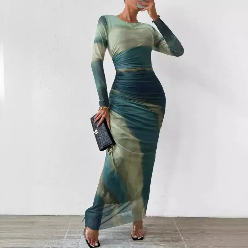 Long dress in sustainable, color-dyed mesh 
