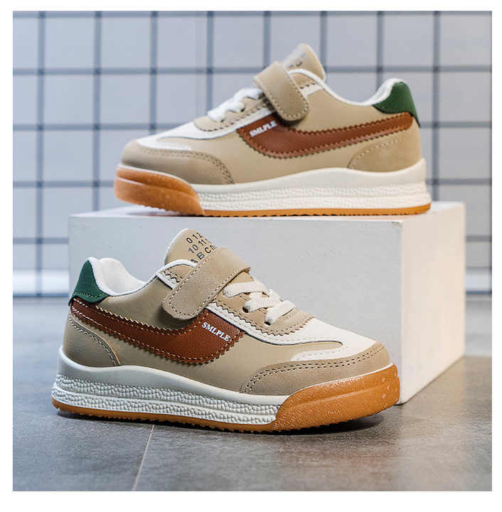 New fashion kids sneakers . موضة جديدة أحذية رياضية للأطفال