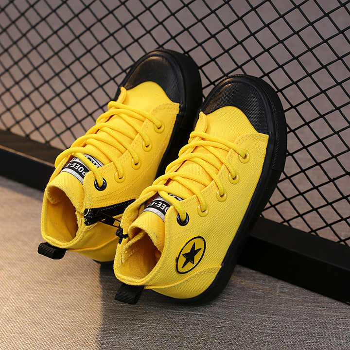 New fashion kids sneakers . موضة جديدة أحذية رياضية للأطفال