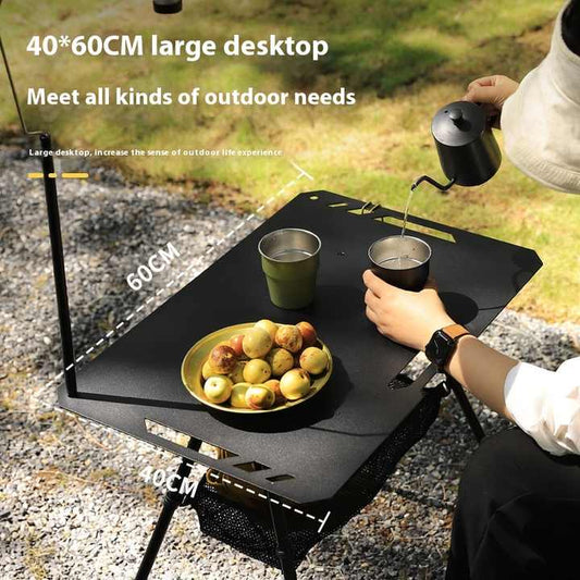 Picnic tables . طاولات الرحلات