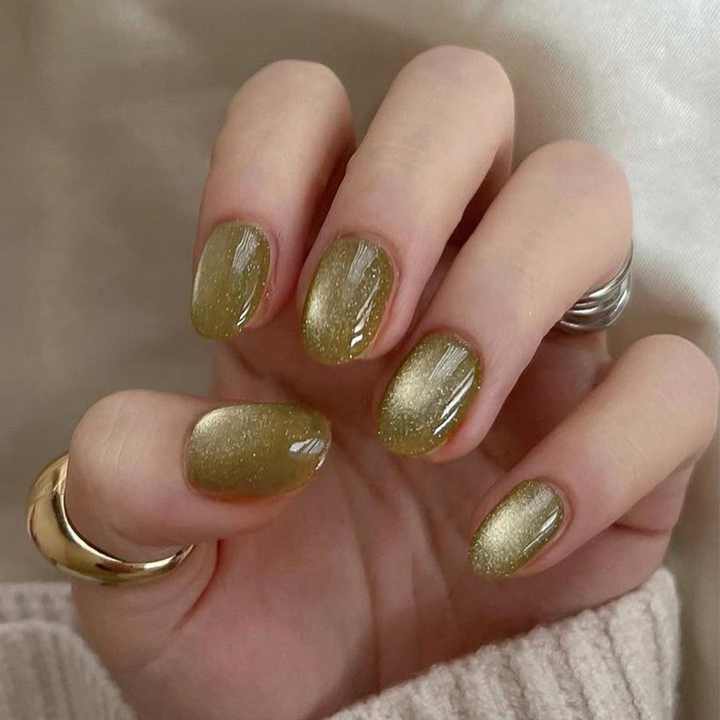 Short Almond Nail - أظافر اللوز القصيرة