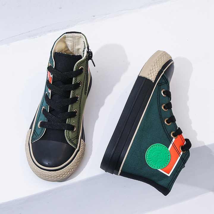 New fashion kids sneakers . موضة جديدة أحذية رياضية للأطفال