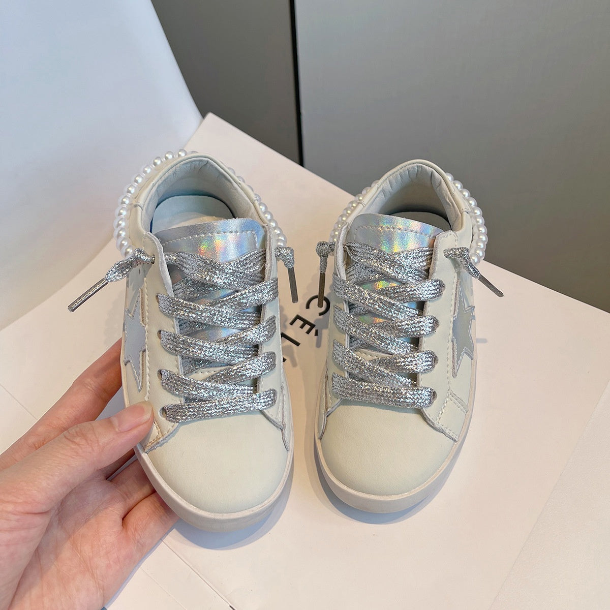 حذاء مسطح بنات جديد