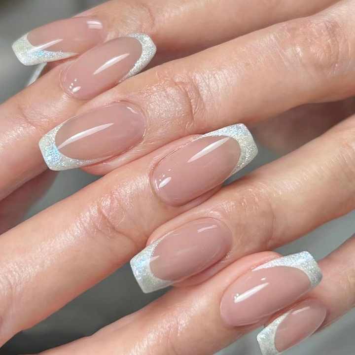 French Pink French- أظافر الأكريليك