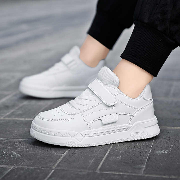 New fashion kids sneakers . موضة جديدة أحذية رياضية للأطفال