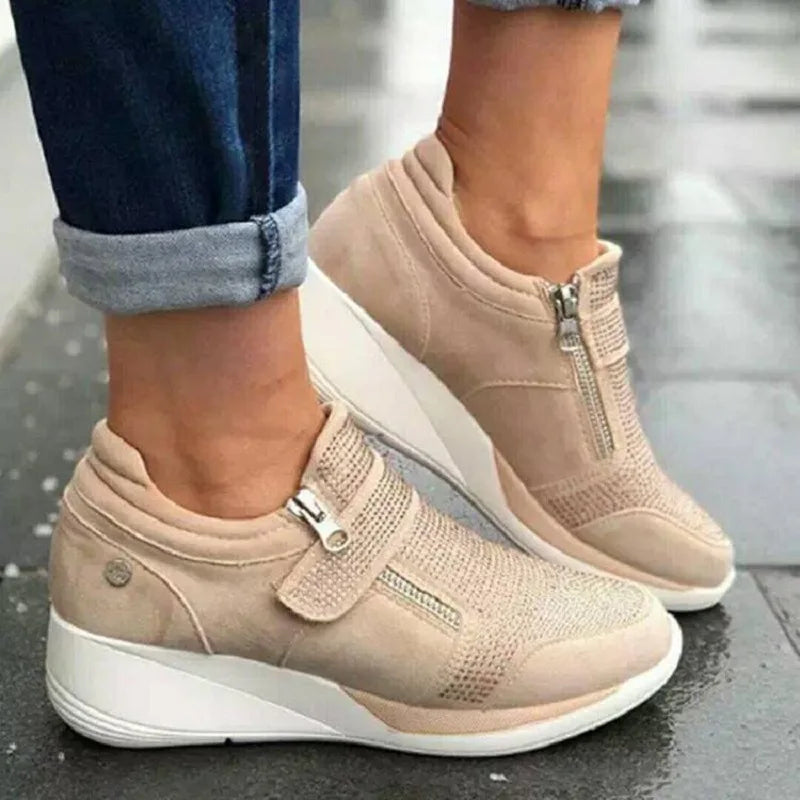 أحذية رياضية  نسائيه