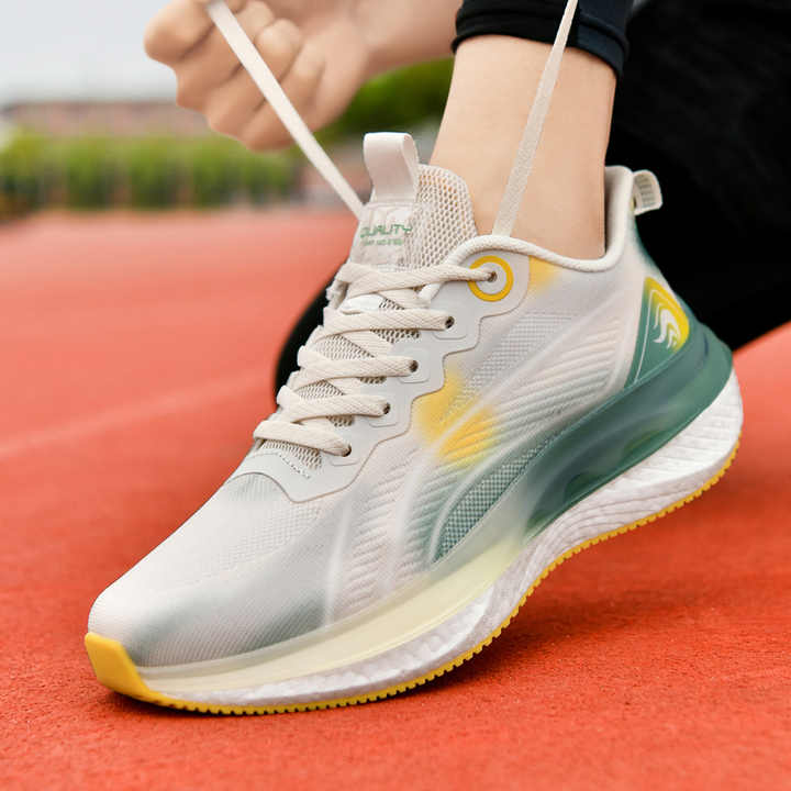 Men's running shoes . احذيه رجاليه لركض
