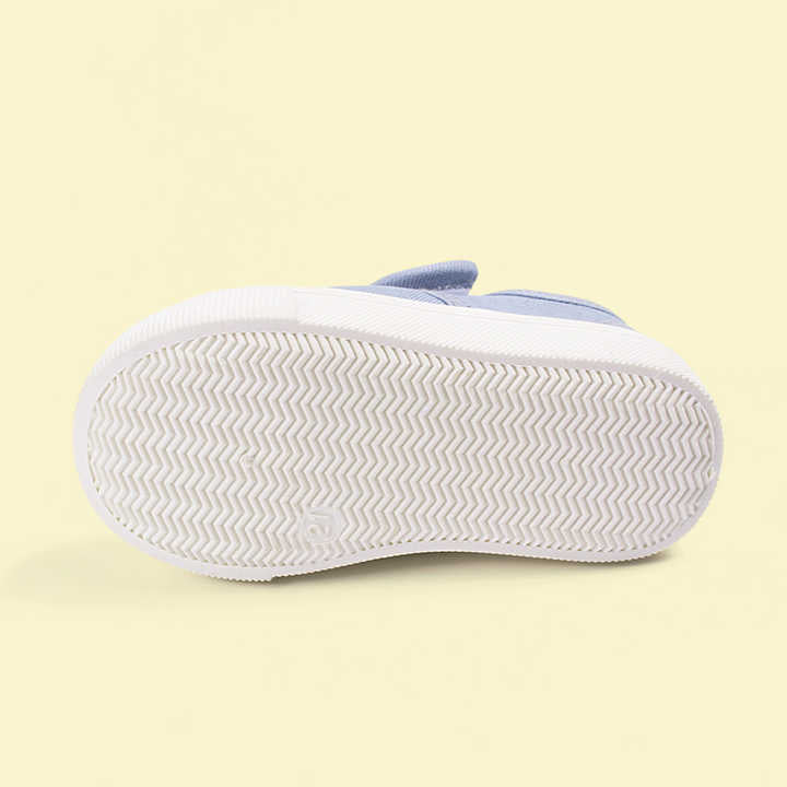 أحذية قماشية جديدة للربيع للأولاد أحذية أطفال . New Spring Boys Canvas Shoes Children