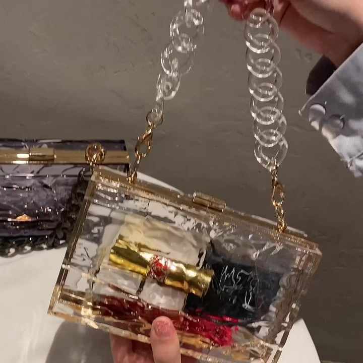 حقائب سهرات نسائية  بتصميم جديد من الأكريليك الشفاف