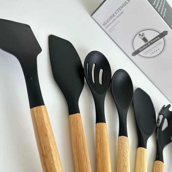 12 Piece Kitchen Accessories Set Non-Stick Kitchen Tools Silicone Spatula Cooking Utensil Set with Wooden Handleطقم 12 قطعة من إكسسوارات المطبخ أدوات المطبخ غير لاصقة ملعقة من السيليكون طقم أواني الطبخ بمقبض خشبي
