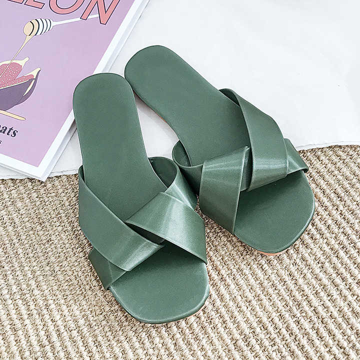 Elegant women's sandal 